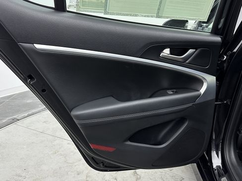 Used 2022 Genesis G70 2.0T image 30