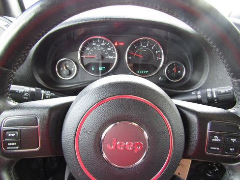 Used 2016 Jeep Wrangler Unlimited Rubicon AWD/4WD image 11