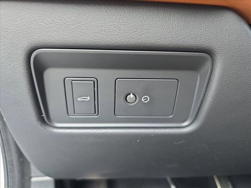 Certified 2024 Jaguar XF R-Dynamic SE image 25