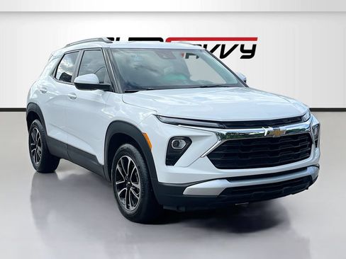 Used 2025 Chevrolet TrailBlazer LT w/ LT Cold Weather Package FWD image 1