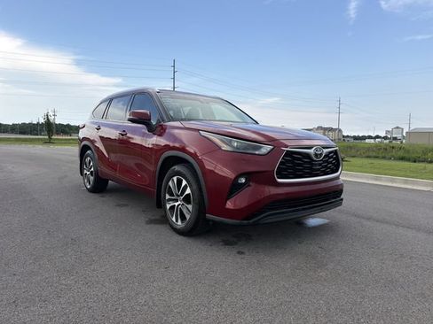 Used 2022 Toyota Highlander XLE FWD image 7