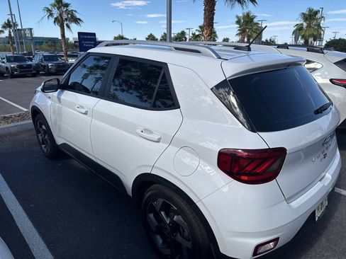 Used 2023 Hyundai Venue SEL FWD image 33