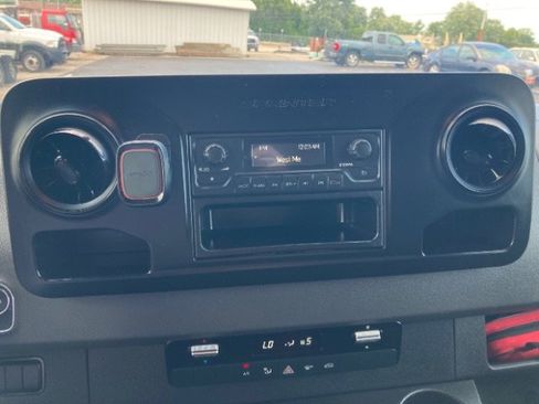 Used 2019 Mercedes-Benz Sprinter 144 image 27