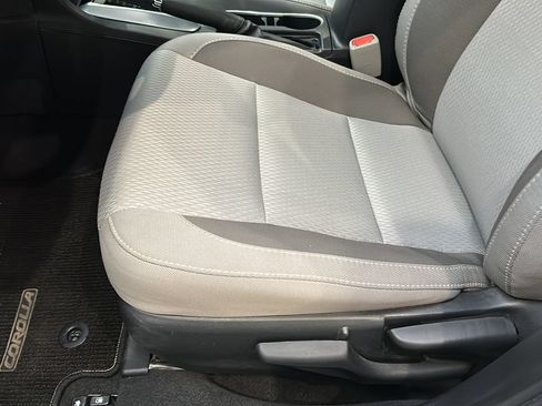 Used 2017 Toyota Corolla LE w/ Carpet Mat Package (TMS) FWD image 11