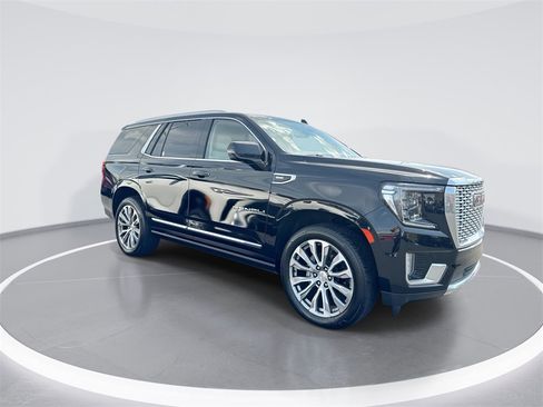 Used 2021 GMC Yukon Denali w/ Denali Premium Package image 9