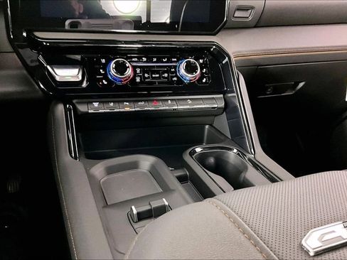 New 2026 GMC Sierra 2500 AT4 w/ AT4 Preferred Package AWD/4WD image 7
