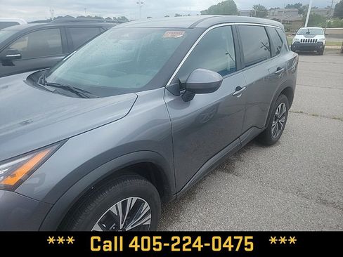 Used 2023 Nissan Rogue SV FWD image 3