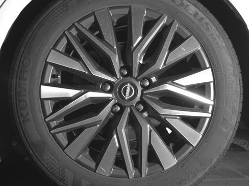 Used 2025 Nissan Altima 2.5 SV image 14