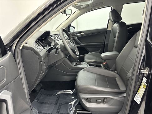Used 2020 Volkswagen Tiguan SE image 25