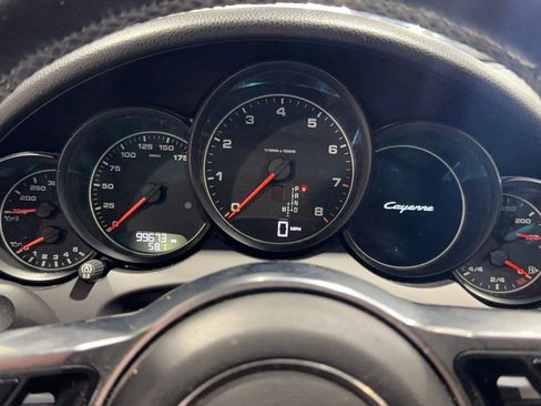 Used 2018 Porsche Cayenne w/ Premium Package image 29