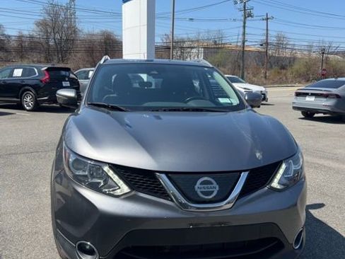 Used 2019 Nissan Rogue Sport SV w/ Technology Package image 1