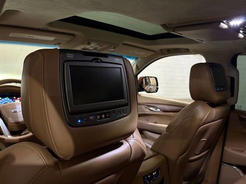 Used 2016 Cadillac Escalade Platinum image 48