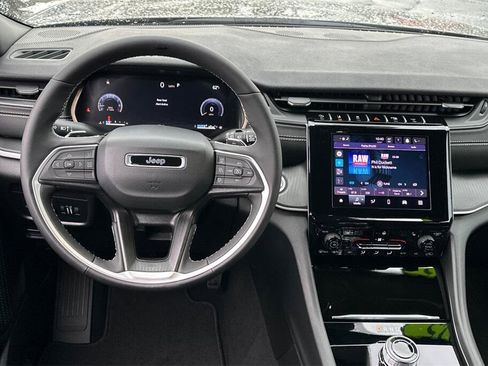 New 2025 Jeep Grand Cherokee Altitude image 14
