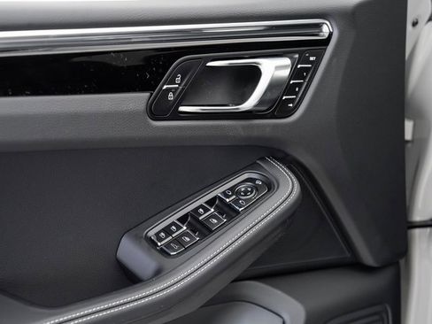 New 2025 Porsche Macan image 8