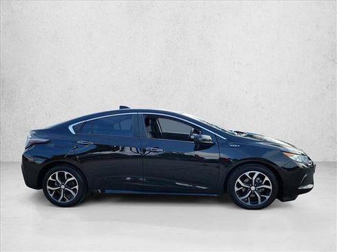 Used 2017 Chevrolet Volt LT w/ Comfort Package FWD image 4