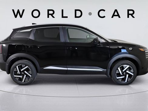 Used 2025 Nissan Kicks SV w/ SV Premium Package image 8