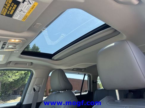 Used 2023 Toyota Highlander XLE image 14