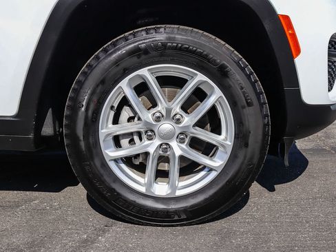 Used 2025 Jeep Grand Cherokee Laredo X RWD image 10