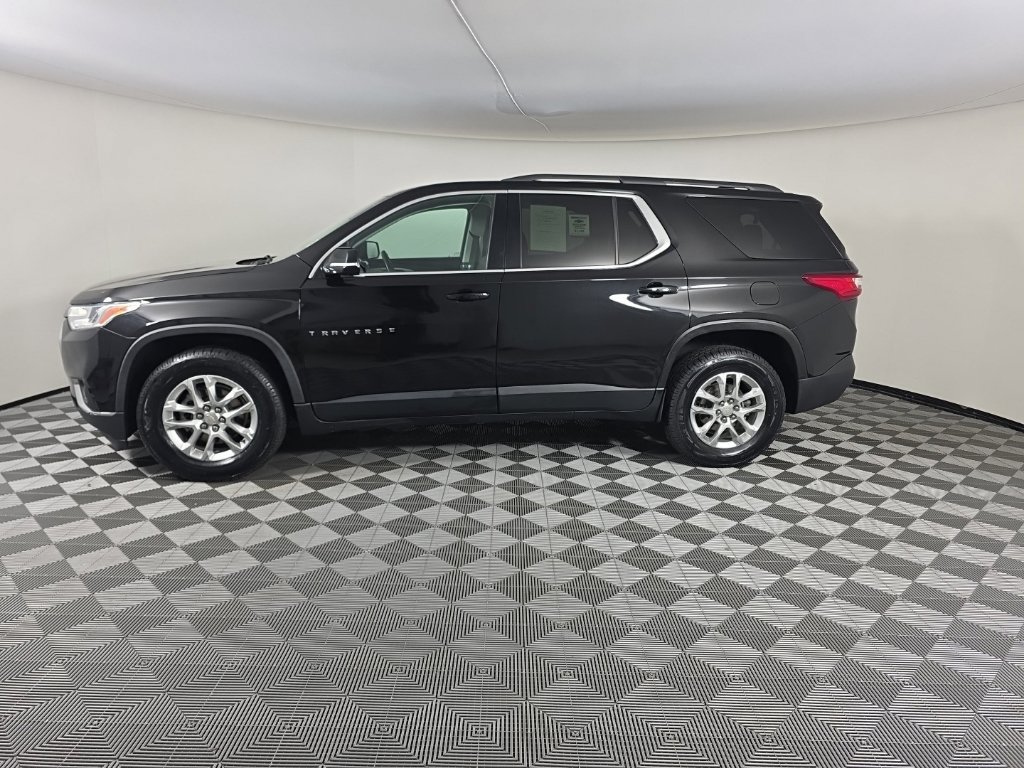 Used 2020 Chevrolet Traverse LT FWD image 2