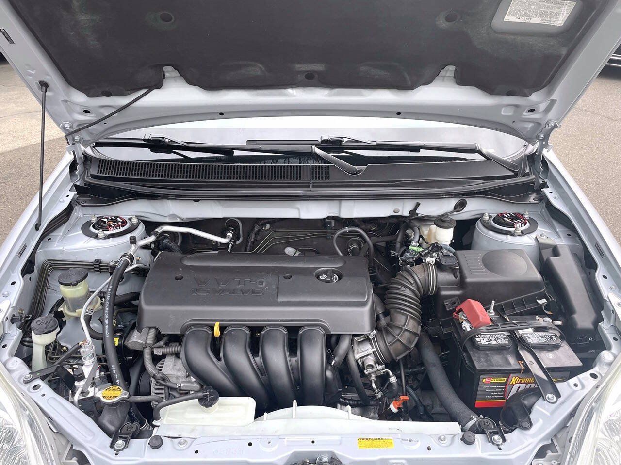 Used 2005 Toyota Matrix XR FWD image 3