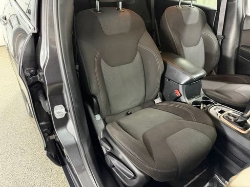 Used 2016 Jeep Cherokee Latitude w/ Cold Weather Group AWD/4WD image 21
