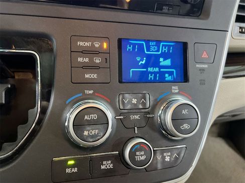 Used 2016 Toyota Sienna XLE image 15