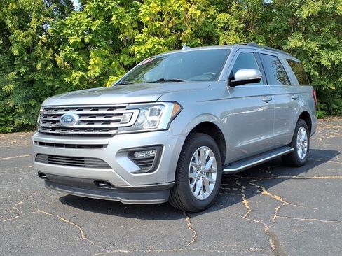 Used 2021 Ford Expedition XLT image 3