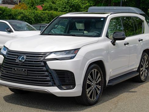 Used 2024 Lexus LX 600 4WD w/ Appearance Package image 3