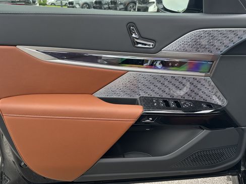 Used 2025 BMW 760i xDrive w/ Executive Package image 16