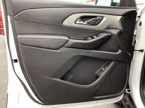 Used 2023 Chevrolet Traverse LT FWD image 33