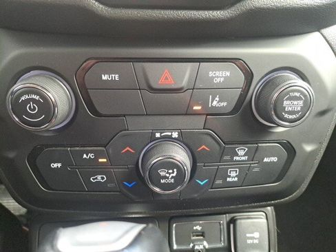 Used 2022 Jeep Renegade Trailhawk w/ Trailer Tow Group image 19