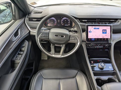 New 2025 Jeep Grand Cherokee Limited w/ Trailer Tow Package image 15