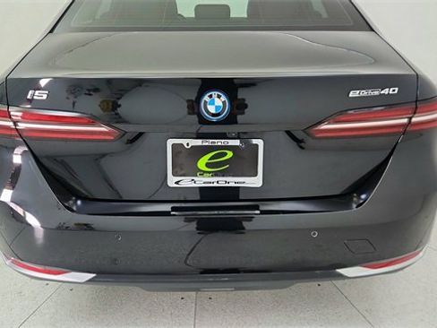 Used 2024 BMW i5 eDrive40i w/ Premium Package image 11