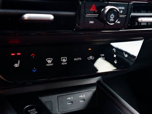 New 2026 Nissan Kicks SR w/ Cold Weather Package image 14