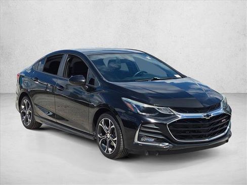 Used 2019 Chevrolet Cruze LT w/ RS Package FWD image 3