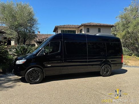 Used 2019 Mercedes-Benz Sprinter 2500 w/ Premium Package image 4