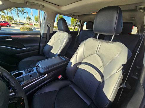 Used 2023 Toyota Highlander Limited image 23