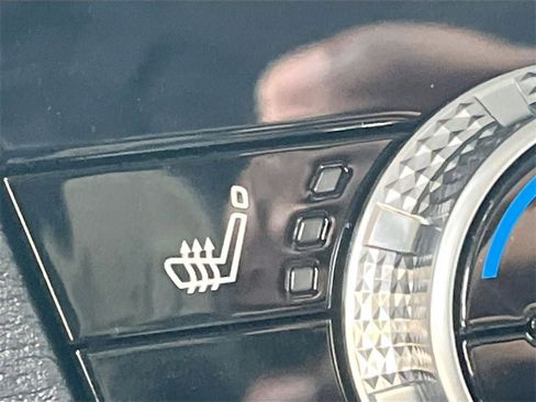 New 2025 Mitsubishi Outlander SE image 24