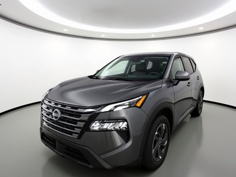 Used 2025 Nissan Rogue SV image 3
