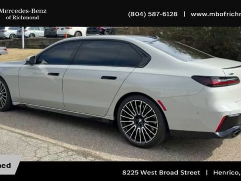Used 2025 BMW 760i xDrive w/ Premium Package image 8