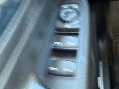 Used 2018 Chevrolet Equinox Premier image 18