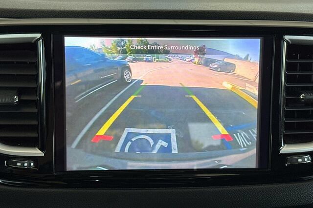 Used 2022 Chrysler Pacifica Touring-L FWD image 17