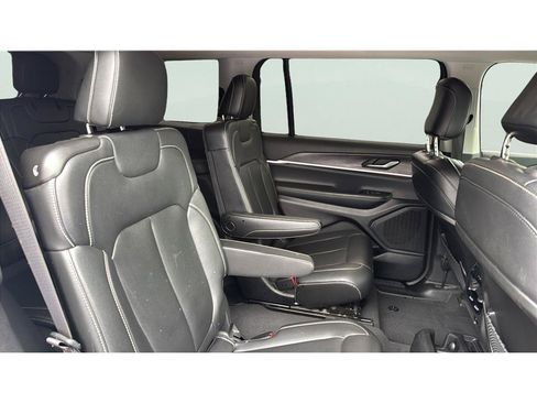 Used 2023 Jeep Grand Cherokee L Limited AWD/4WD image 17