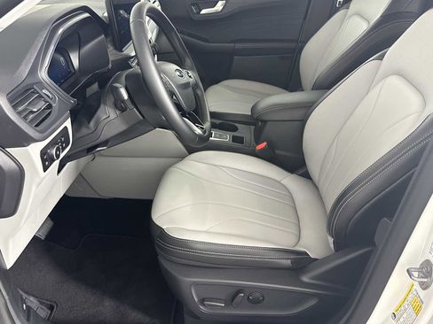Used 2025 Ford Escape SE w/ PHEV Premium Package FWD image 8