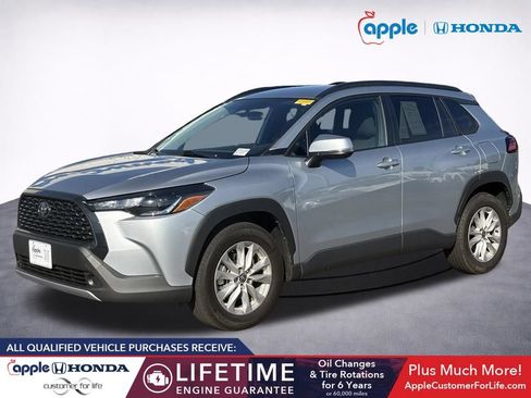 Used 2024 Toyota Corolla Cross LE AWD/4WD image 3