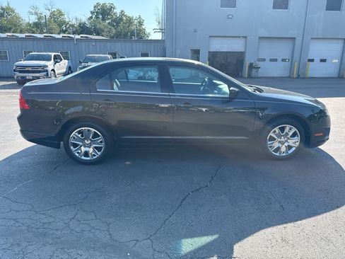 Used 2011 Ford Fusion SE FWD image 2