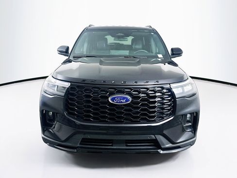 Used 2025 Ford Explorer ST-Line image 2