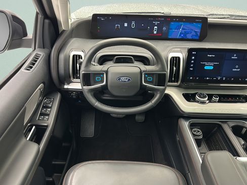 Used 2025 Ford Expedition Active AWD/4WD image 11
