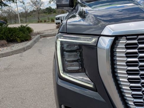 Used 2021 GMC Yukon XL Denali AWD/4WD image 11