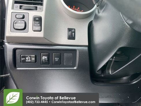 Used 2011 Toyota Tundra 4x4 CrewMax image 19